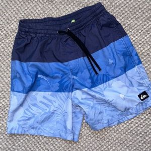 Good used condition mens quicksilver size small swim trunks